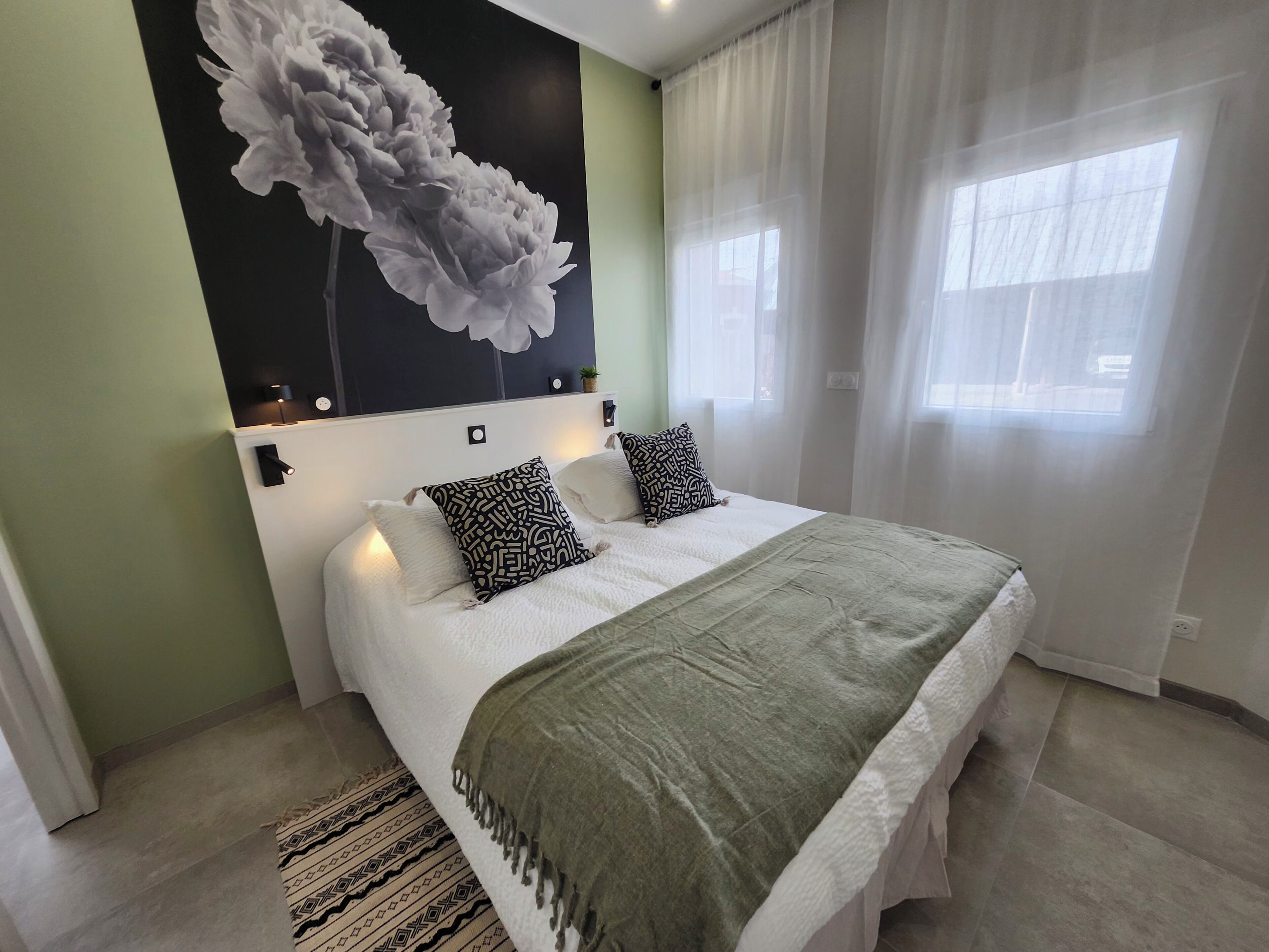 2 bedrooms, iron/ironing board, internet, bed sheets