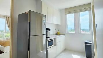 Condo, 2 Bedrooms, Accessible, Balcony | Private kitchen
