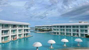 Condo, 2 Bedrooms, Accessible, Balcony | Kolam renang | Kolam renang terbuka