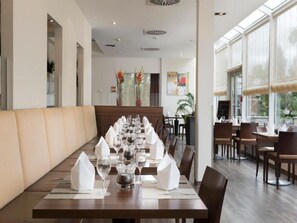 Apartment | Dining - Sunday Saarbruecken Sued Double Room With Armchair (Saarbrücken)