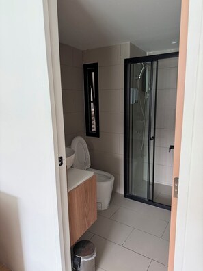 Bathroom - 611 Hotel  (Tambon Khlong Kra Saeng)