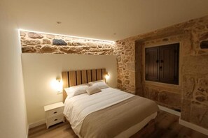 6 bedrooms, iron/ironing board, travel cot, free WiFi