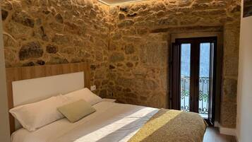 6 habitaciones, tabla de planchar con plancha y cuna de viaje
