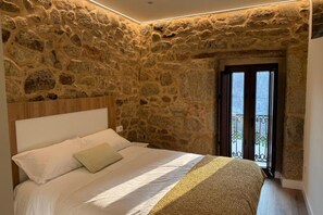 6 chambres, fer et planche à repasser, lit parapluie, Wi-Fi gratuit