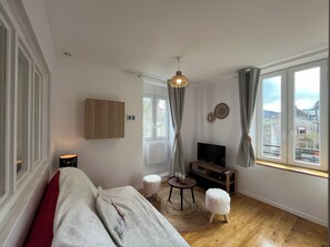 1 bedroom, WiFi - Cosy, refurbished apartment in gated residence. (La Bourboule)
