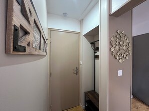 Interior - Cosy, refurbished apartment in gated residence. (La Bourboule)