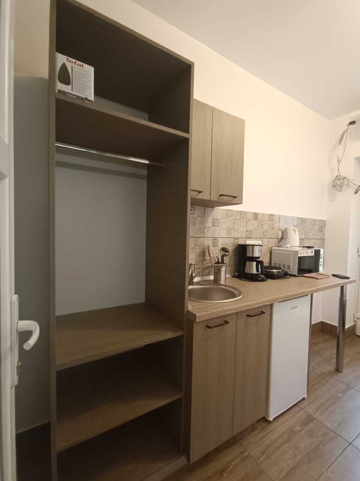 Fridge, microwave, stovetop, cookware/dishes/utensils