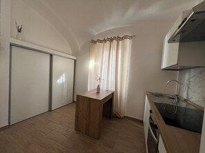Private kitchen - P1 downtown apartment (Novi Ligure)