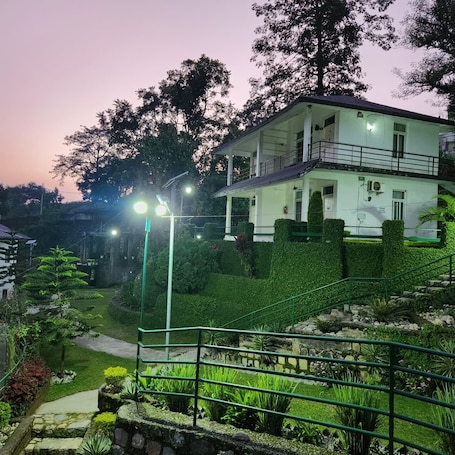 Exterior. Home in the Hills Resort & Restaurant