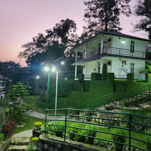 Home in the Hills Resort & Restaurant