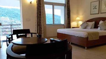 Deluxe Room, Mountain View | Egyptian cotton sheets, premium bedding, memory foam beds, desk