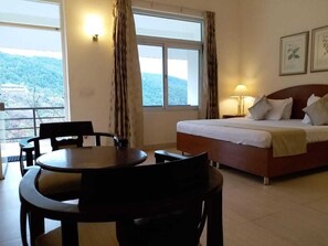 Deluxe Room, Mountain View | Egyptian cotton sheets, premium bedding, memory foam beds, desk - Home in the Hills Resort & Restaurant (Dehradun)
