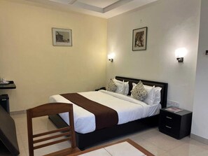Room - Home in the Hills Resort & Restaurant (Dehradun)