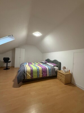 1 Schlafzimmer, Bügeleisen/Bügelbrett, kostenloses WLAN, Bettwäsche