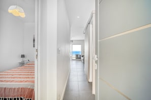 1 slaapkamer, een strijkplank/strijkijzer