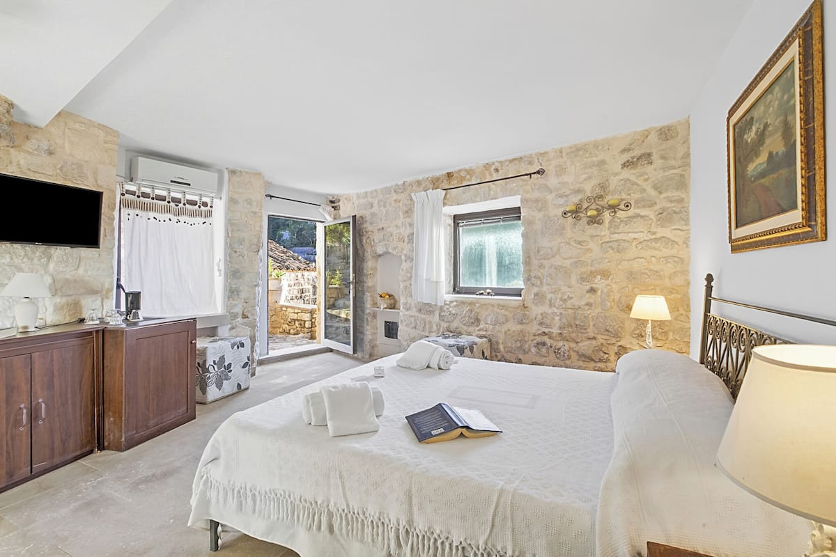 Standard Studio (Borgo Hedone - Mandorla) | 1 bedroom, iron/ironing board, free WiFi, bed sheets