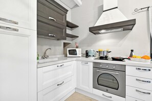 Standard Apartment, Multiple Bedrooms (Borgo Hedone - Jardin) | Private kitchenette