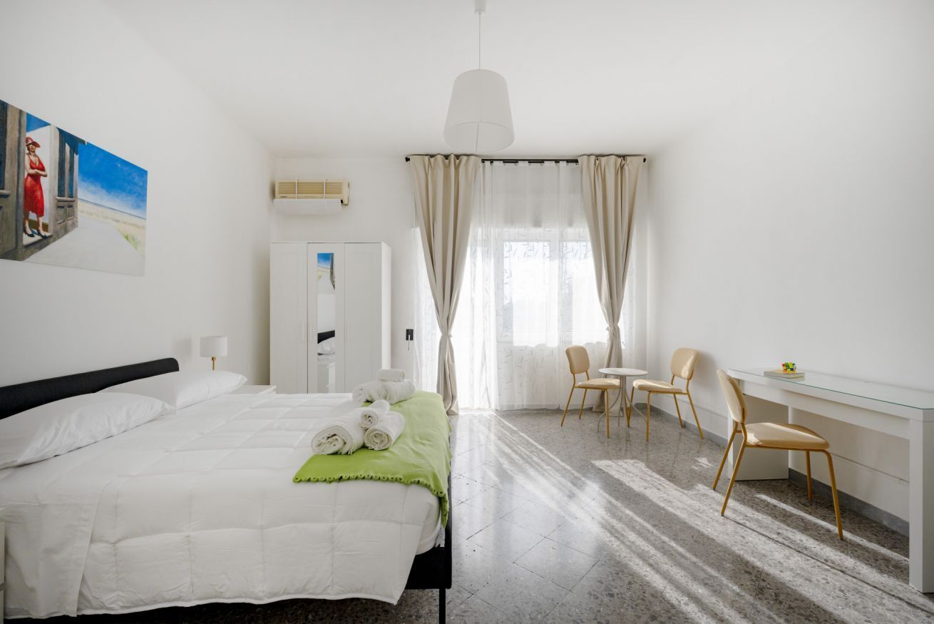 2 Schlafzimmer, Bügeleisen/Bügelbrett