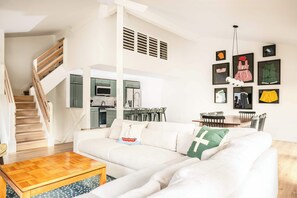 Living area - The Family Clubhouse at Abbey Springs (Fontana)