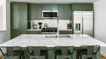 Condo, Multiple Beds, Pool Access, Garden View (The Family Clubhouse) | Private kitchen