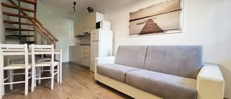 Apartment, 1 Schlafzimmer, Terrasse, Gartenblick | Wohnzimmer
