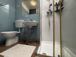 Apartment, 1 Bedroom, Patio, Garden View | Bathroom - Cozy Apartment With Garden and Pool (Rosolina)