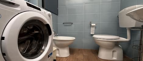 Apartment, 1 Bedroom, Patio, Garden View | Bathroom