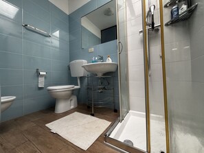 Apartment, 1 Bedroom, Patio, Garden View | Bathroom - Cozy Apartment With Garden and Pool (Rosolina)