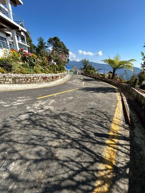 Property grounds - Longitude Homestay (Kalimpong)