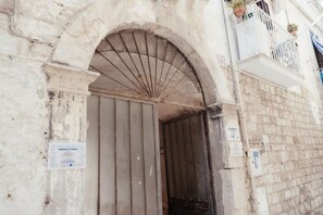 Exterior detail - GuestHost - Guest Host - Elegant Studio Apt Maison Vittoria (Bari)