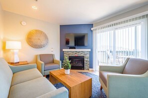 TV, fireplace, stereo