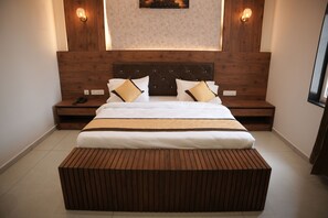 Room - GREEN VIEW SUITES  (Bramavara)