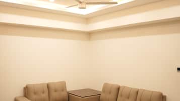 Royal Studio Suite | Living area