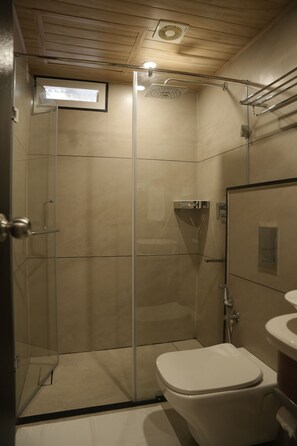 Bathroom - GREEN VIEW SUITES  (Bramavara)