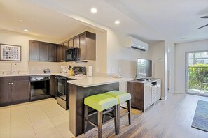 Fridge, microwave, oven, stovetop - Two 2BR Condos, Pool, Hot Tub, Prime location (Kailua-Kona)