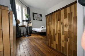 1 bedroom, iron/ironing board, bed sheets - Studio Charmant Paris 15eme Proche Metro (Paris)