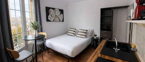 1 chambre, fer et planche Ă repasser, draps fournis