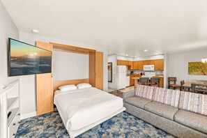 3 Schlafzimmer, Schreibtisch, Bügeleisen/Bügelbrett, WLAN