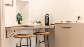 Deluxe vierpersoonskamer, balkon, uitzicht op de stad