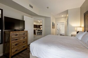 3 bedrooms, iron/ironing board, WiFi, bed sheets - 2BR Fireplace, Hot Tub & Sauna, Ski Shuttle (Steamboat Springs)