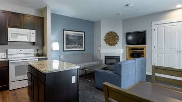 TV, fireplace, DVD player, table tennis