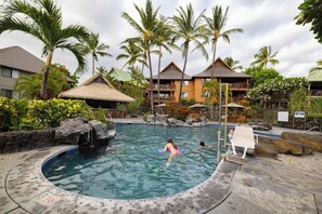 Pool - 2BR just 1.6 mi from the Ironman Run Course (Kailua-Kona)