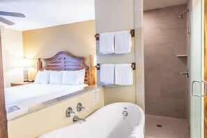 Hair dryer, towels - 2BR just 1.6 mi from the Ironman Run Course (Kailua-Kona)