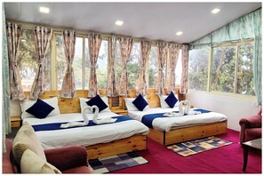 View from room - Hotel The Mountain Pine Nainital (Nainital)