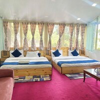 Habitación cuádruple Deluxe | Ropa de cama hipoalergénica, escritorio, sistema de insonorización
