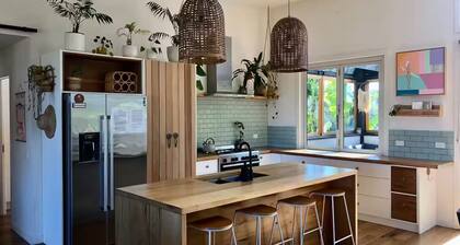 The tropical farm rural acre with a tropical feel sprawling views 5 mins to town