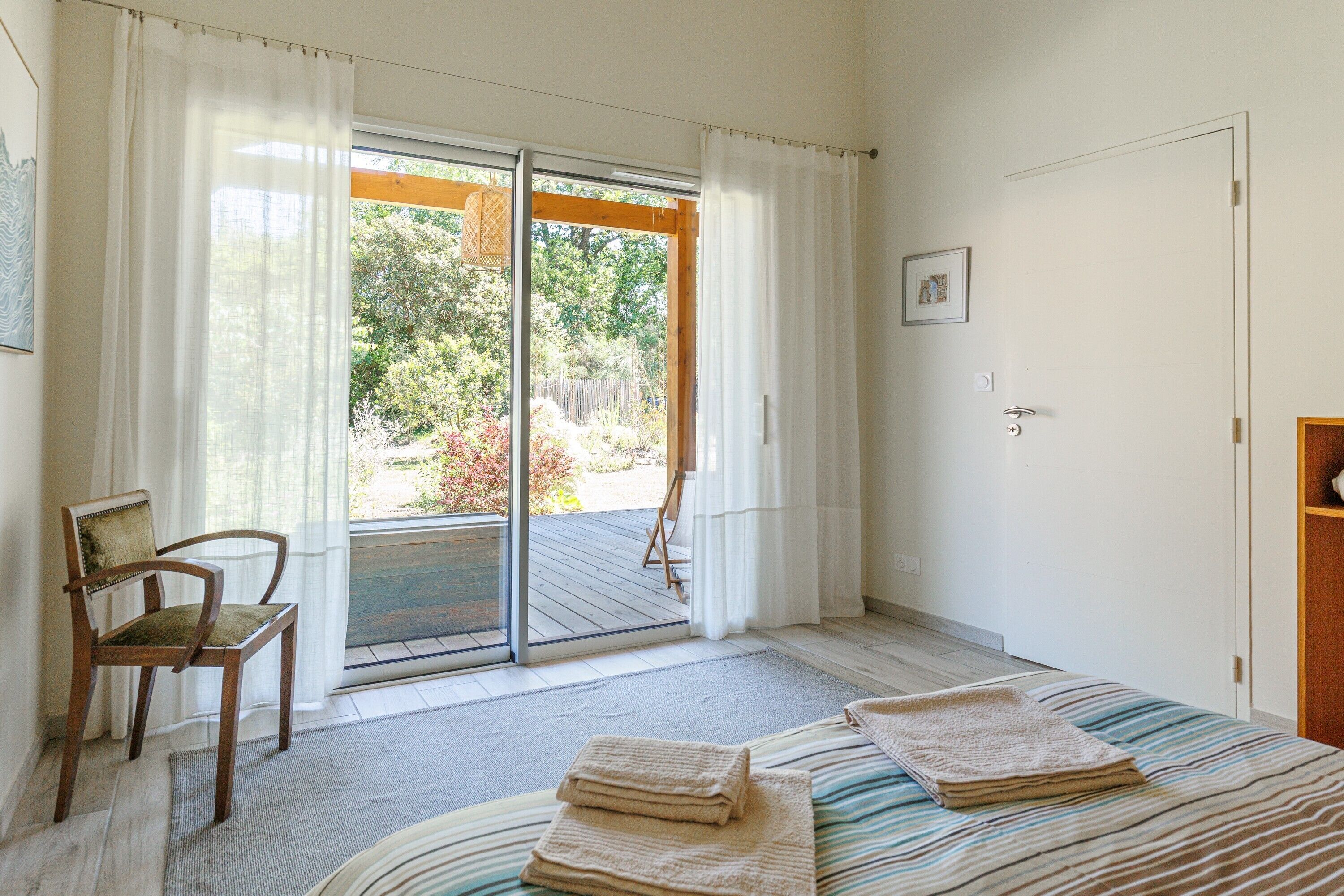 3 chambres, fer et planche à repasser, Wi-Fi, draps fournis