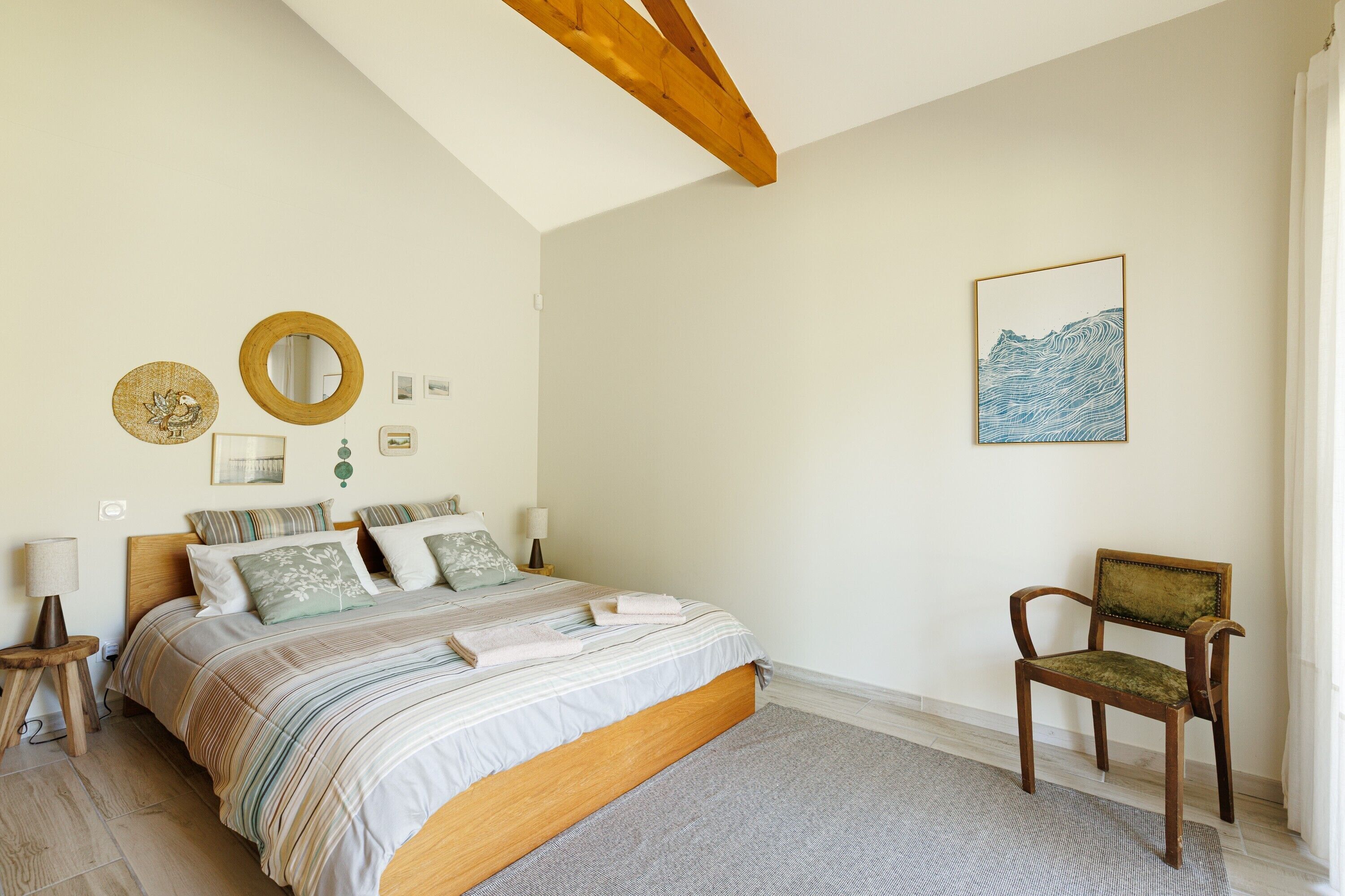 3 bedrooms, iron/ironing board, WiFi, bed sheets