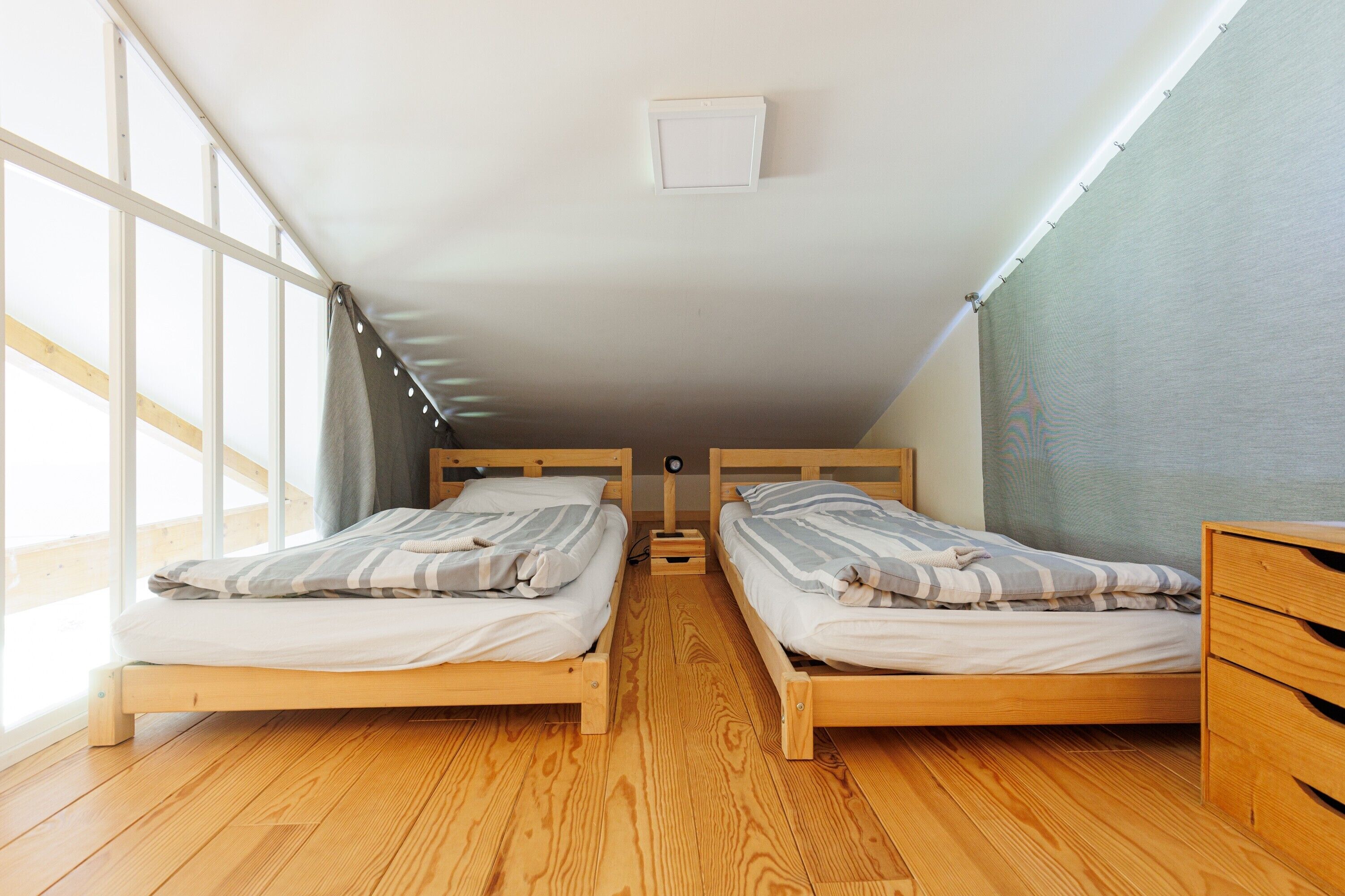 3 chambres, fer et planche à repasser, Wi-Fi, draps fournis