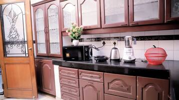 Apartment, City View | Private kitchen